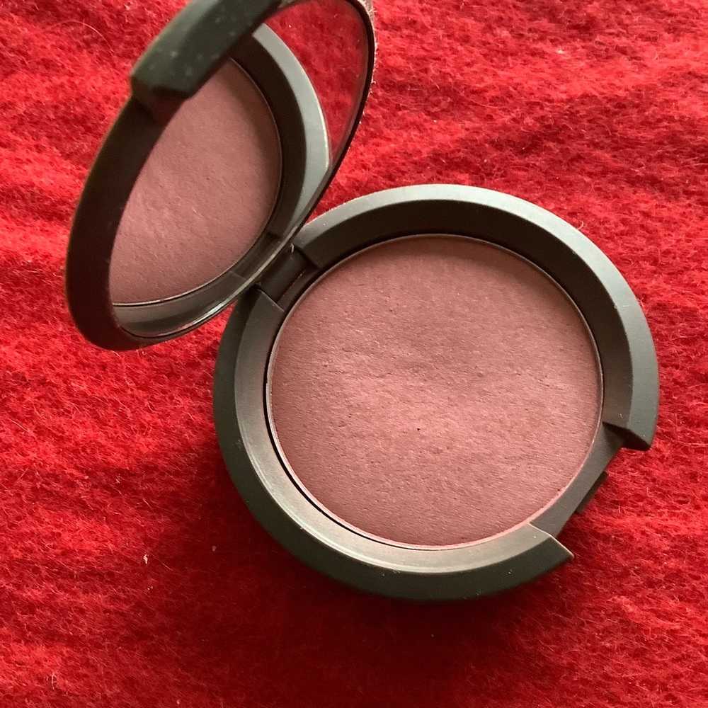 EUC Becca full sized Mineral Powder blush, Nightingale